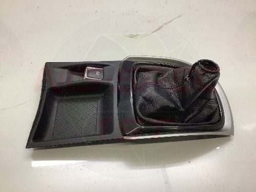 Nissan X-trail T32 Tekna Gearstick Surround H/Brake Switch 2014-2017