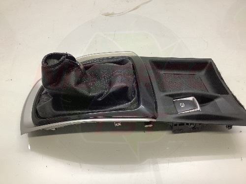 Nissan X-trail T32 Tekna Gearstick Surround H/Brake Switch 2014-2017