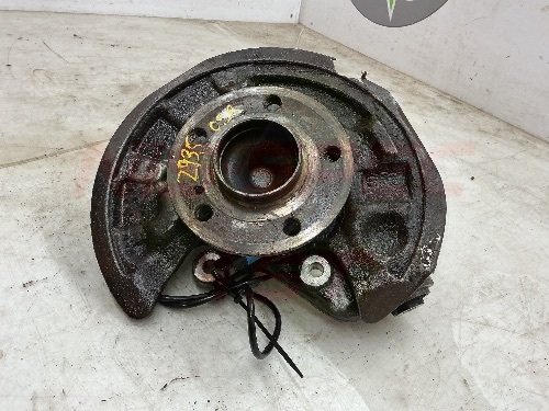 Mercedes A Class / Infiniti Q30 Drivers Rear Hub 2wd 2016-2019