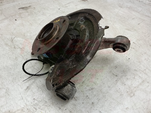 Mercedes A Class / Infiniti Q30 Drivers Rear Hub 2wd 2016-2019