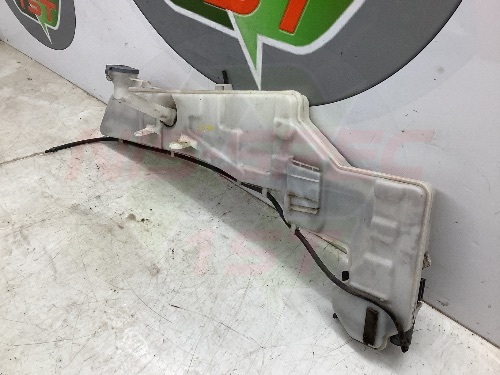 Nissan Navara NP300 Washer Bottle & Motor 2016-2022