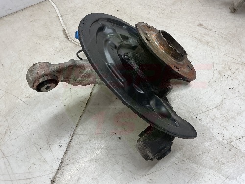 Infiniti Q30 / QX30 4wd Passenger Rear Hub 2016-2020