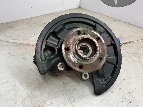 Infiniti Q30 / QX30 4wd Passenger Rear Hub 2016-2020