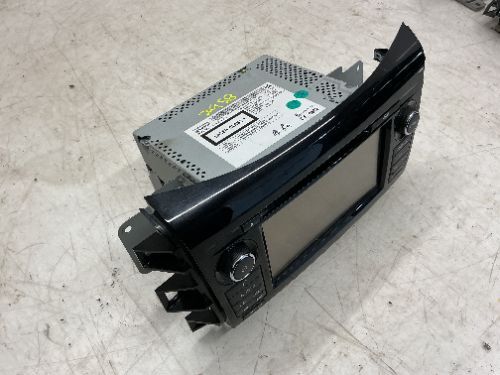 Nissan Navara NP300 Stereo / Radio Media System with Screen 2016-2019