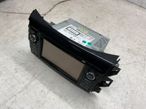 Nissan Navara NP300 Stereo / Radio Media System with Screen 2016-2019